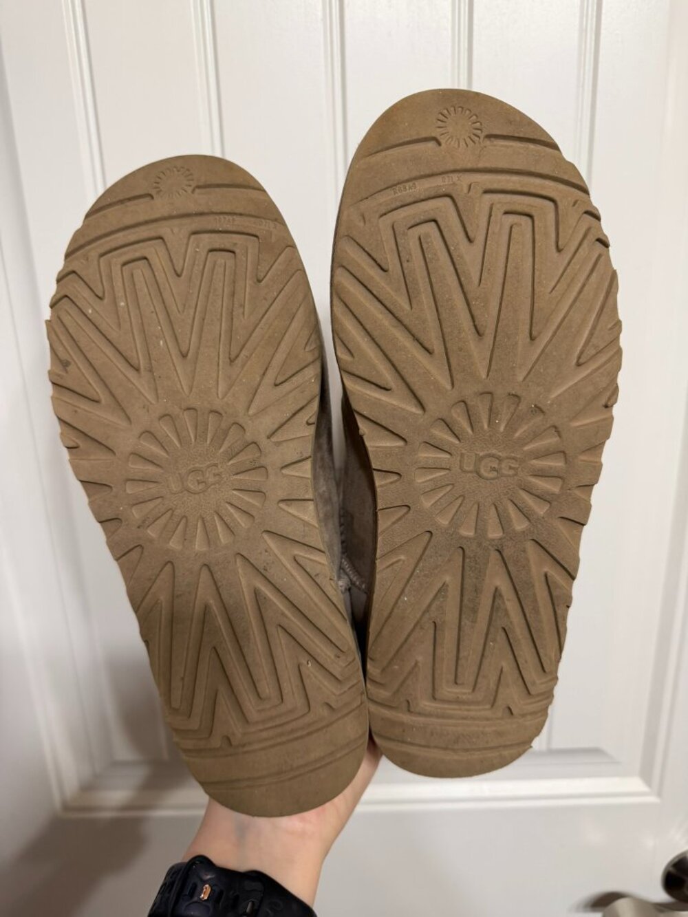 UGG Bailey Bow II Chestnut Sheepskin Boots Women's Size 9 w/ Original Box - Picture 9 of 15